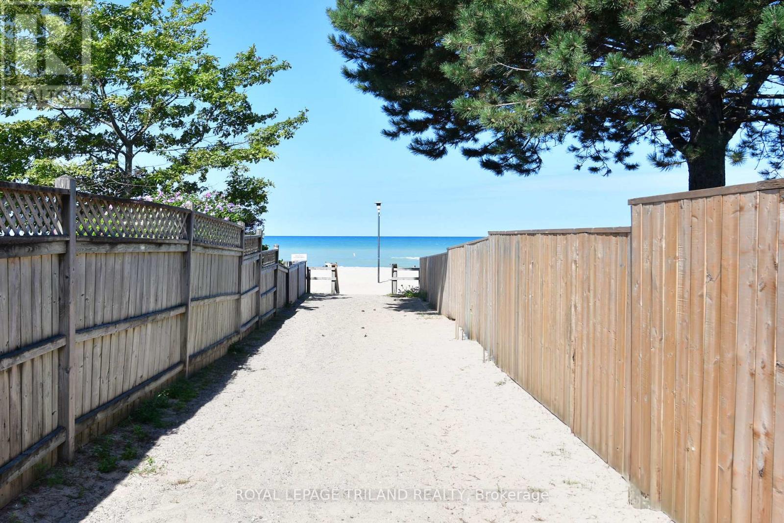 27 Hill Street, Lambton Shores, Ontario  N0M 1T0 - Photo 37 - X13714772