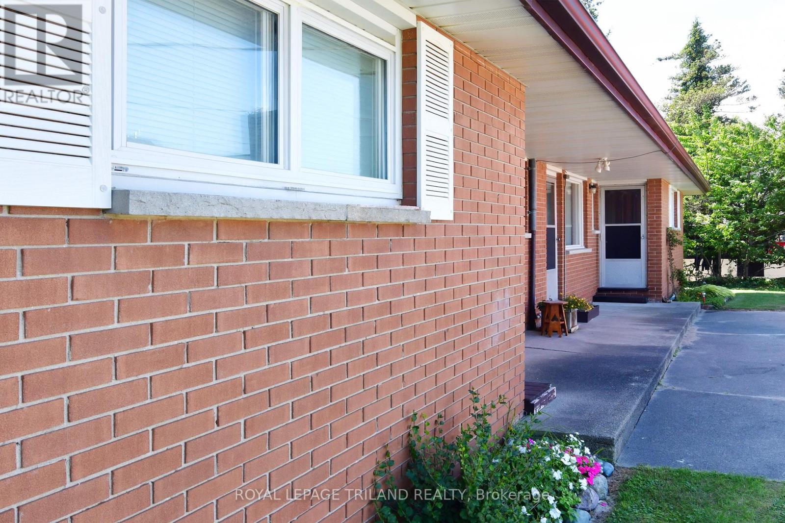 27 Hill Street, Lambton Shores, Ontario  N0M 1T0 - Photo 4 - X13714772