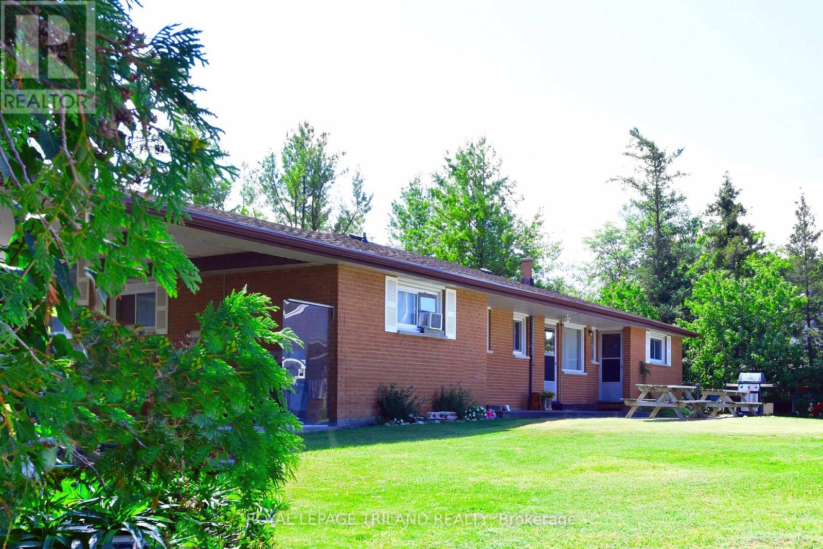 27 Hill Street, Lambton Shores, Ontario  N0M 1T0 - Photo 7 - X13714772