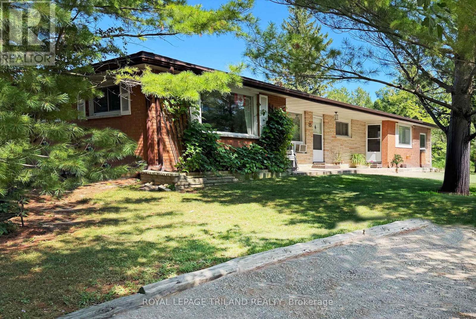 27 Hill Street, Lambton Shores, Ontario  N0M 1T0 - Photo 8 - X13714772