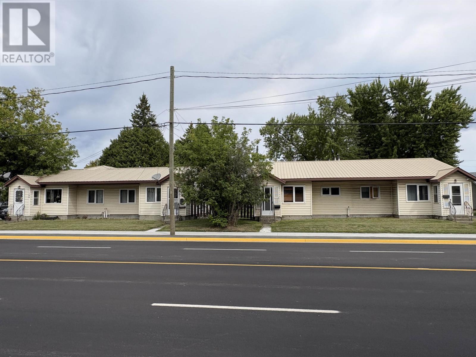 160-166 Third ST W, Fort Frances, Ontario