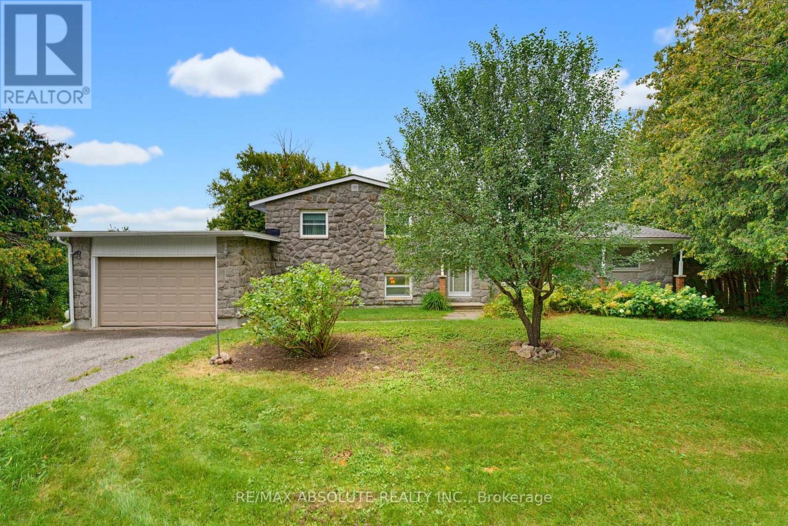 1996 OLD CARP ROAD, Ottawa, Ontario