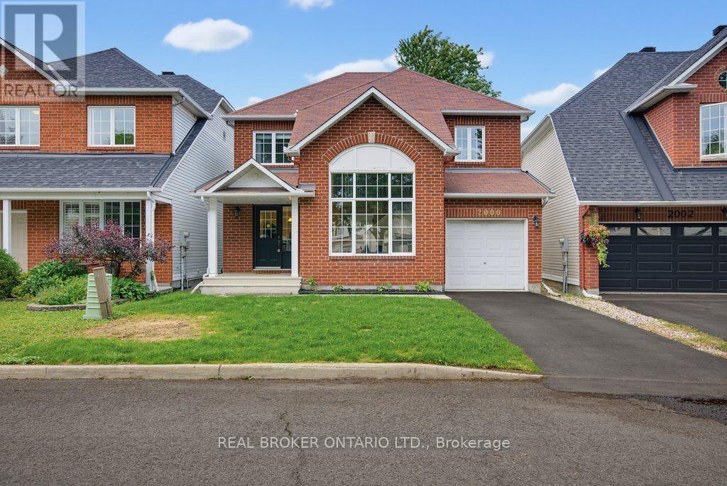 2000 OAKBROOK CIRCLE, Ottawa, Ontario