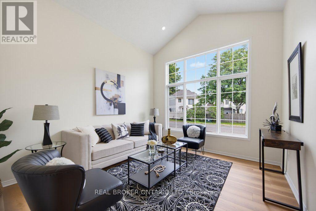2000 Oakbrook Circle, Ottawa, Ontario  K1W 1H4 - Photo 4 - X13714770