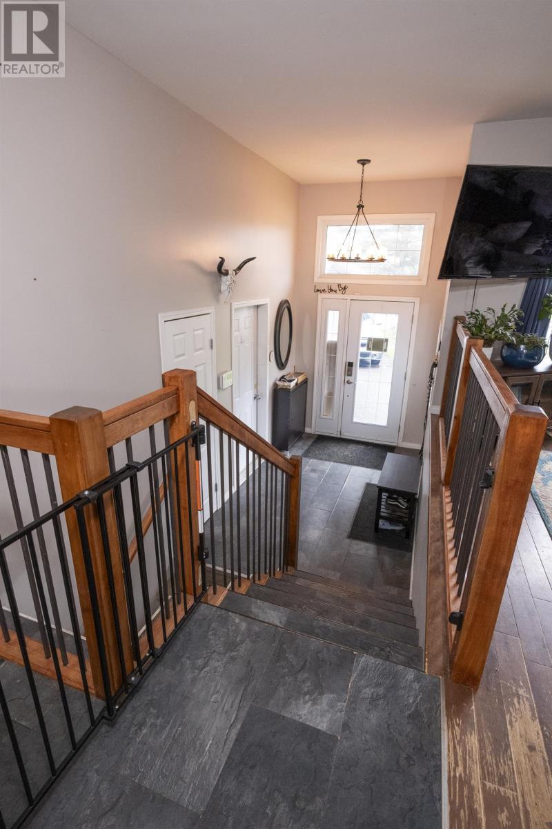 733 Woodcrest Rd, Thunder Bay, Ontario  P7G 1J2 - Photo 4 - TB2602531