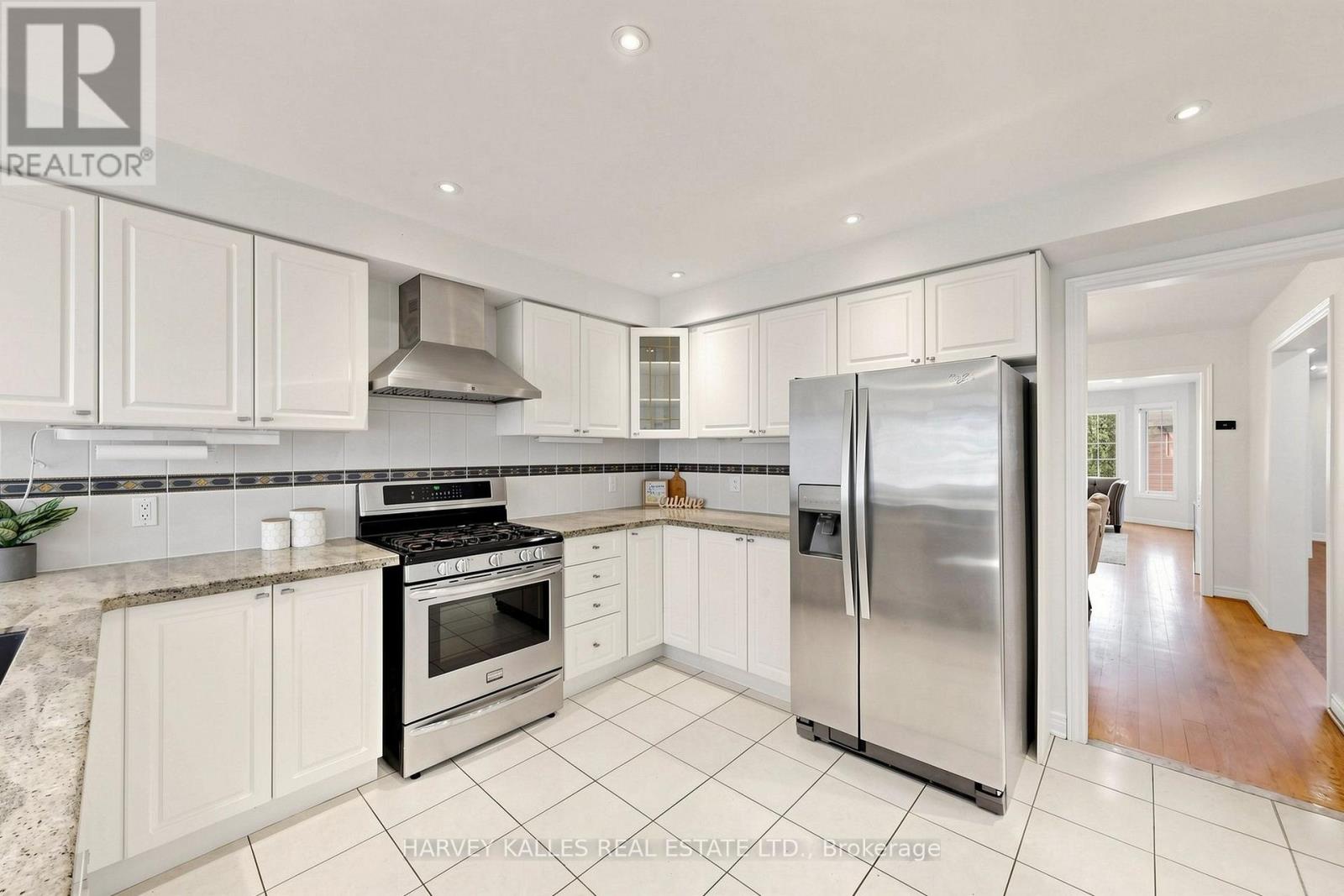 15 Woodville Avenue, Toronto, Ontario  M4K 2J5 - Photo 12 - E13714840