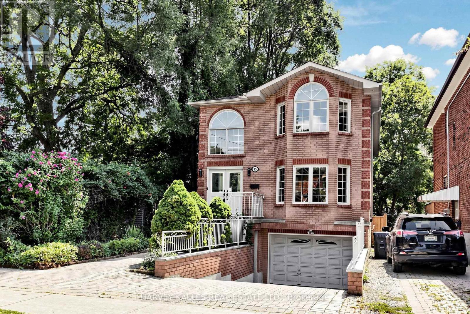 15 Woodville Avenue, Toronto, Ontario  M4K 2J5 - Photo 3 - E13714840