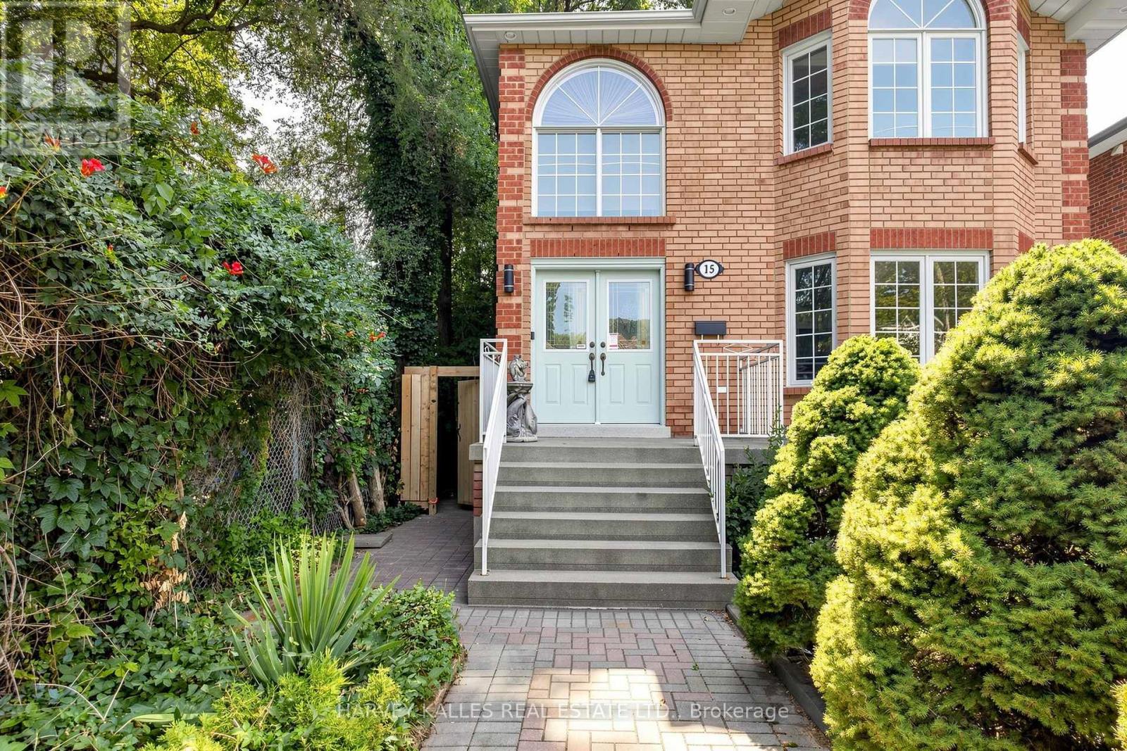 15 Woodville Avenue, Toronto, Ontario  M4K 2J5 - Photo 4 - E13714840