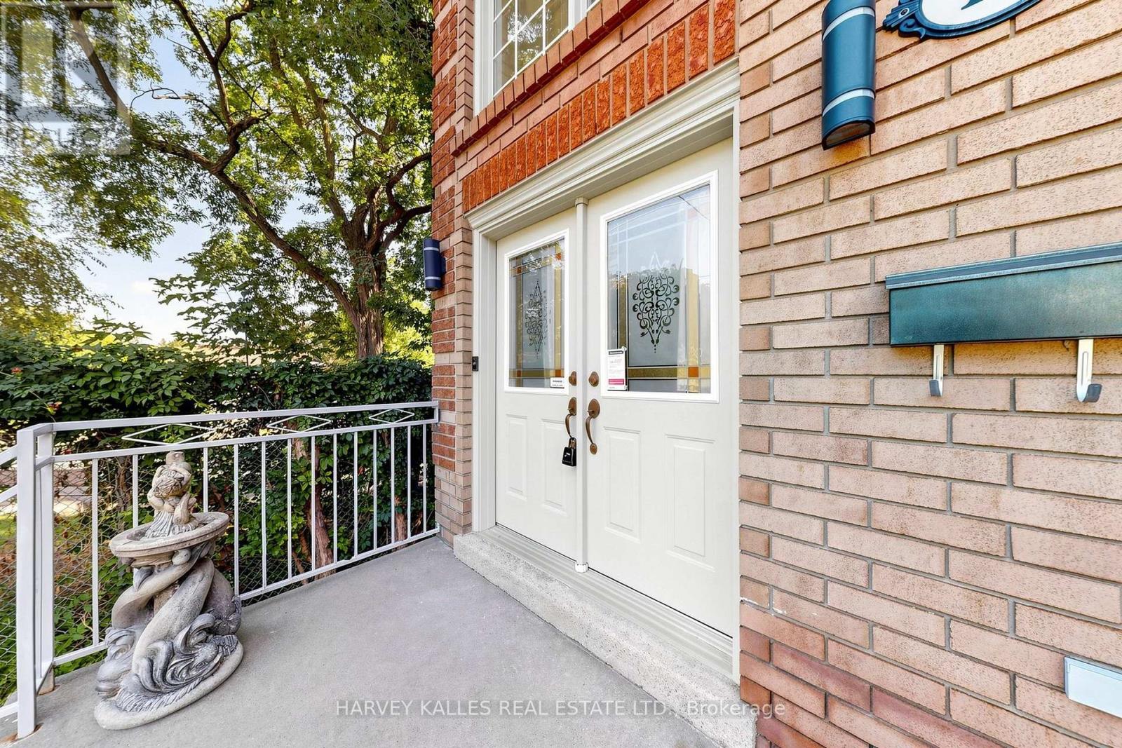15 Woodville Avenue, Toronto, Ontario  M4K 2J5 - Photo 5 - E13714840