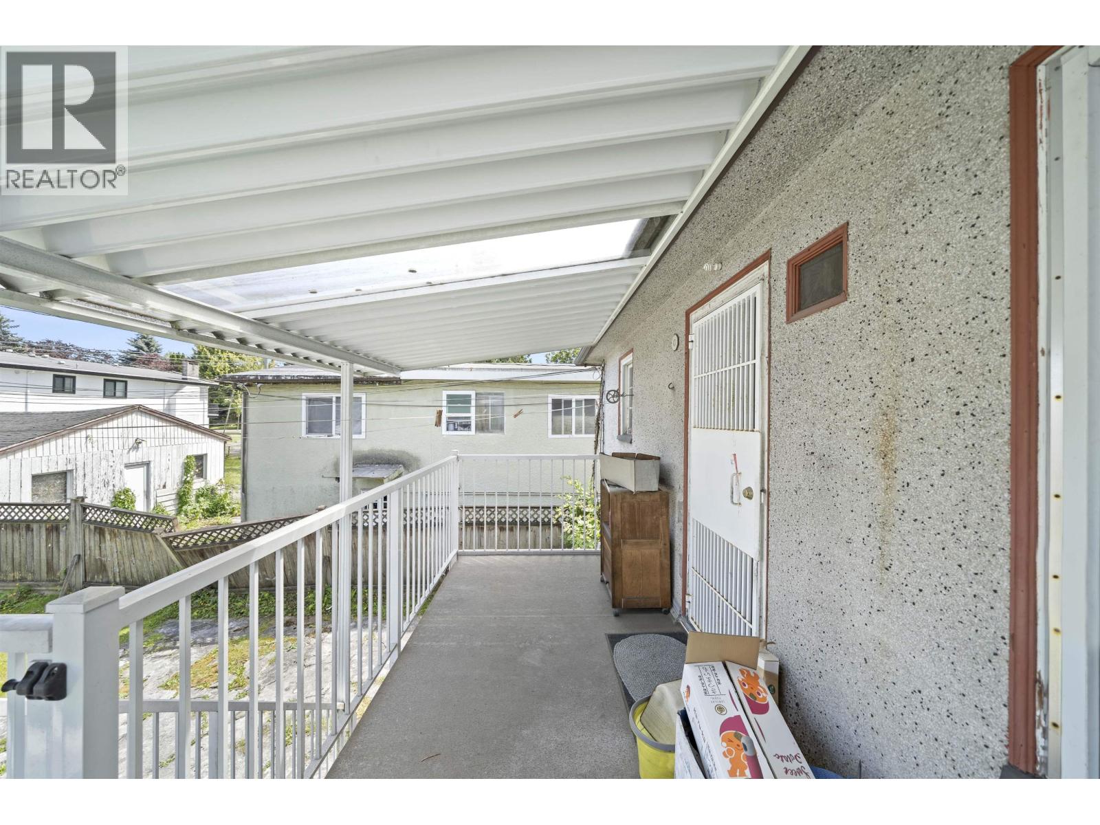 942 Nanaimo Street, Vancouver, British Columbia  V5L 4S9 - Photo 12 - R3159012