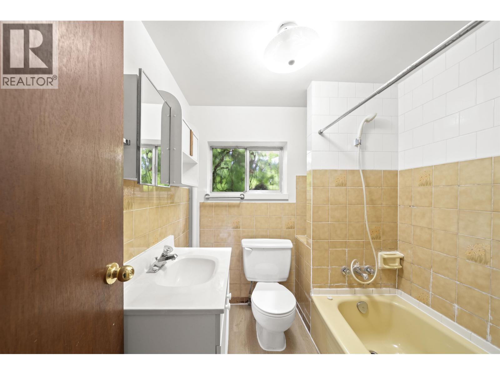 942 Nanaimo Street, Vancouver, British Columbia  V5L 4S9 - Photo 19 - R3159012