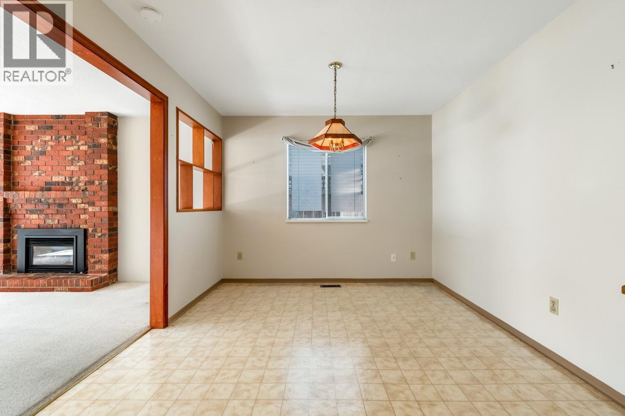 5811 Pearl Court, Richmond, British Columbia V7C 5E5 - Photo 12 - R3159013