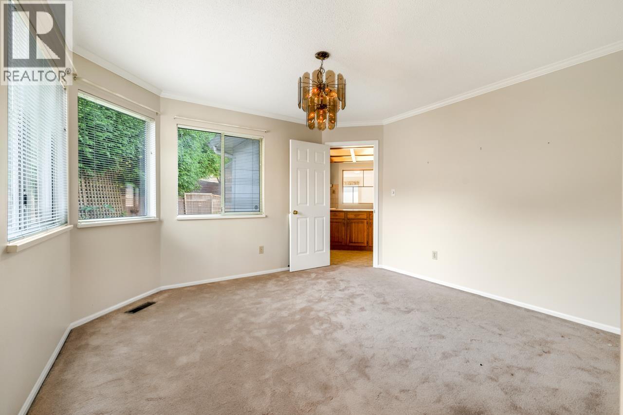 5811 Pearl Court, Richmond, British Columbia V7C 5E5 - Photo 8 - R3159013