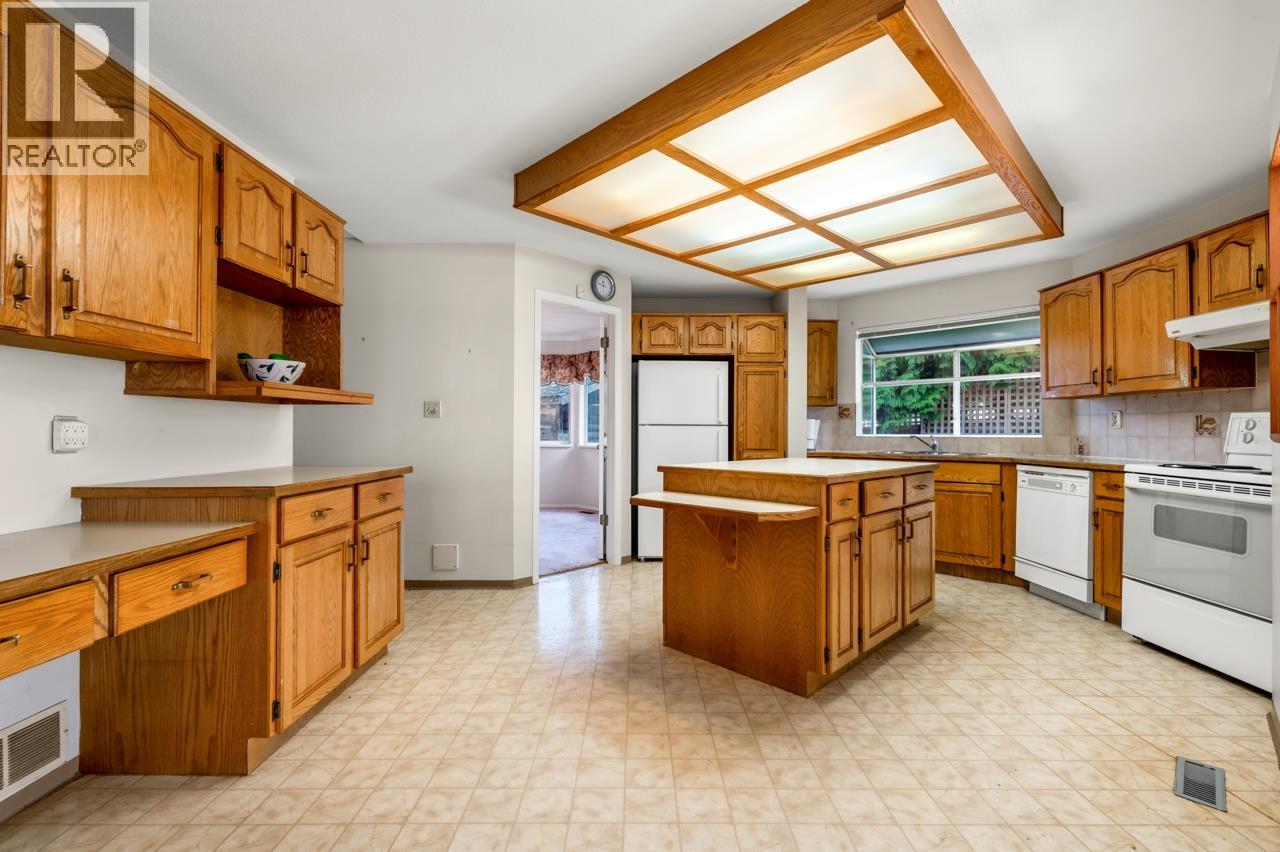 5811 Pearl Court, Richmond, British Columbia V7C 5E5 - Photo 9 - R3159013