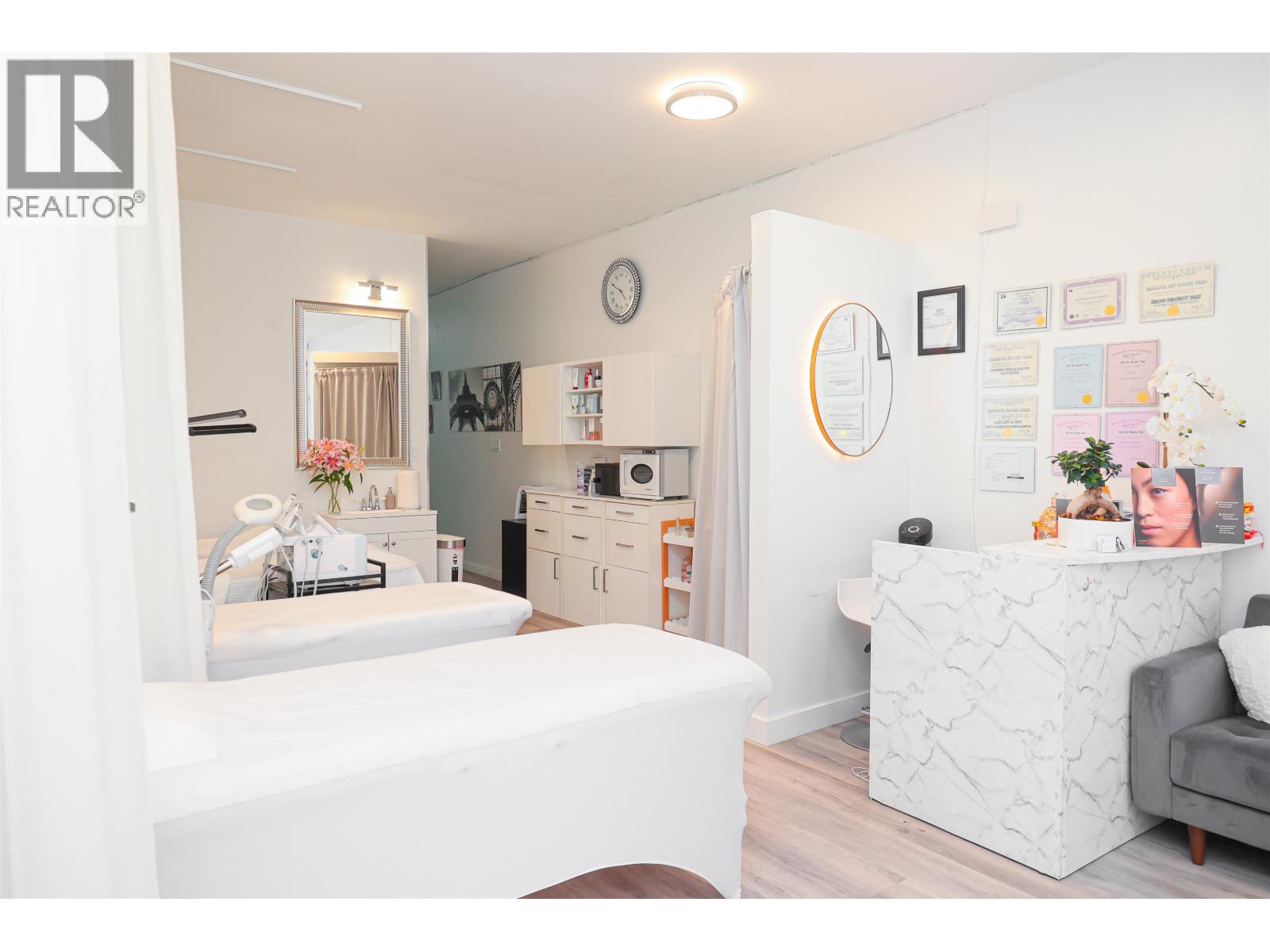 1892 KINGSWAY, Vancouver, British Columbia