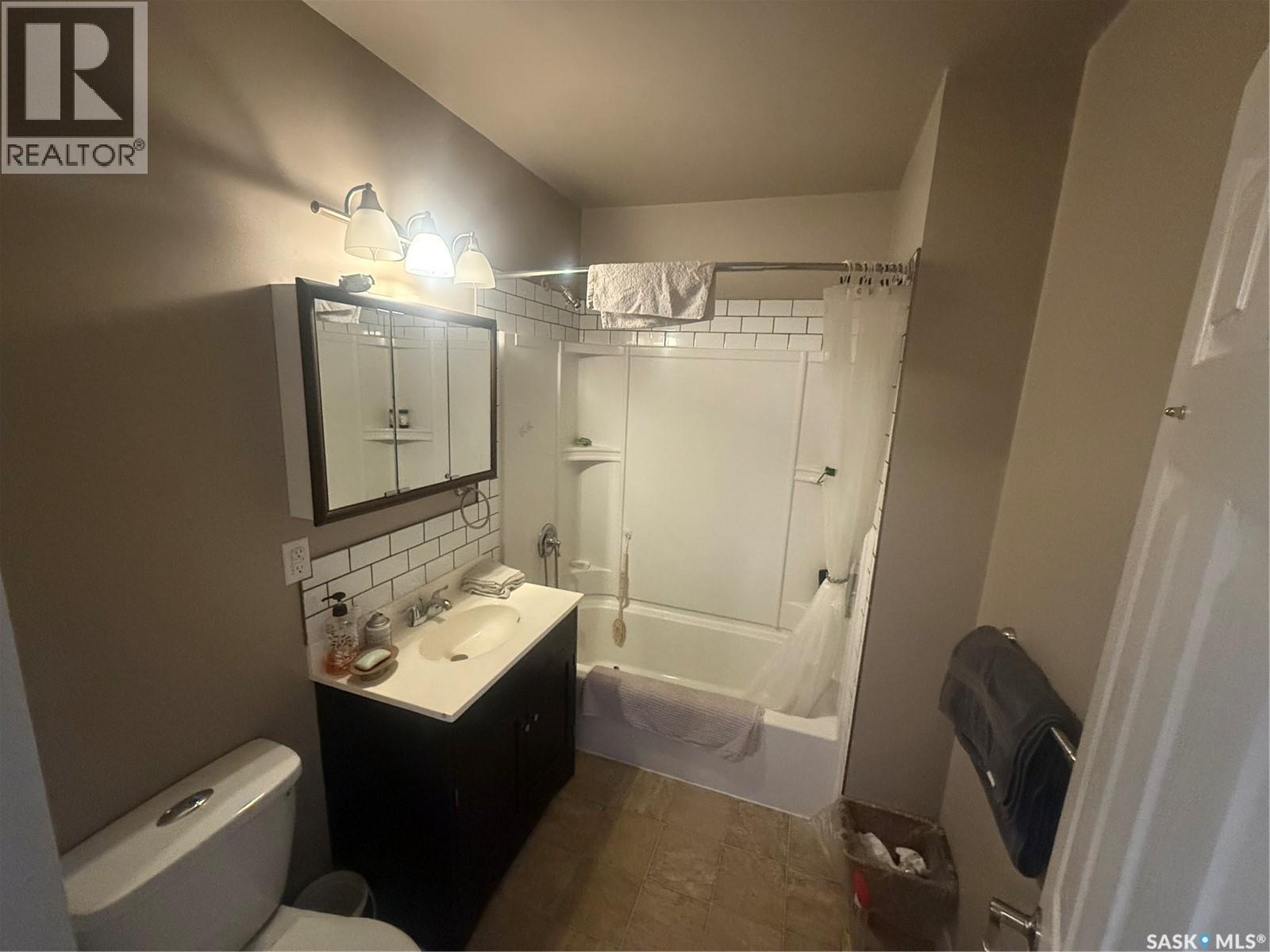 411 5th Avenue W, Assiniboia, Saskatchewan  S0H 0B0 - Photo 12 - SK046638