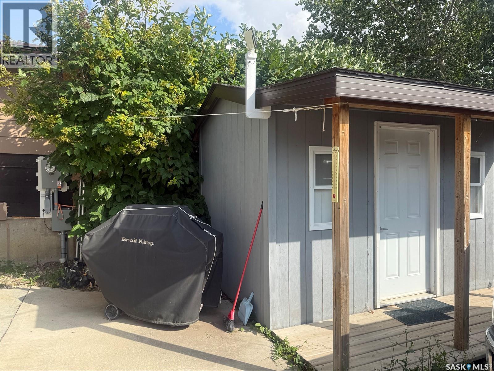 411 5th Avenue W, Assiniboia, Saskatchewan  S0H 0B0 - Photo 21 - SK046638