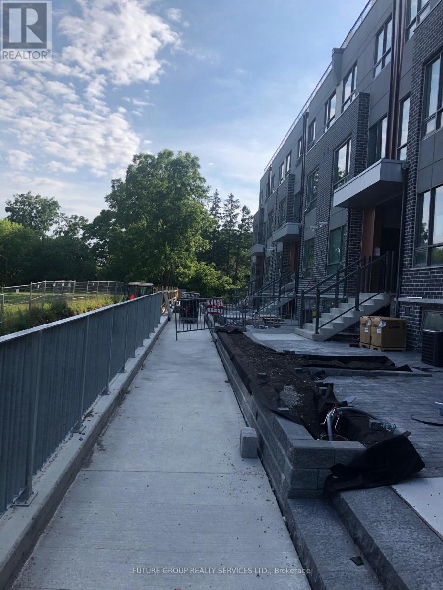 15 - 650 Atwater Avenue, Mississauga, Ontario  L5G 4K7 - Photo 2 - W13714742