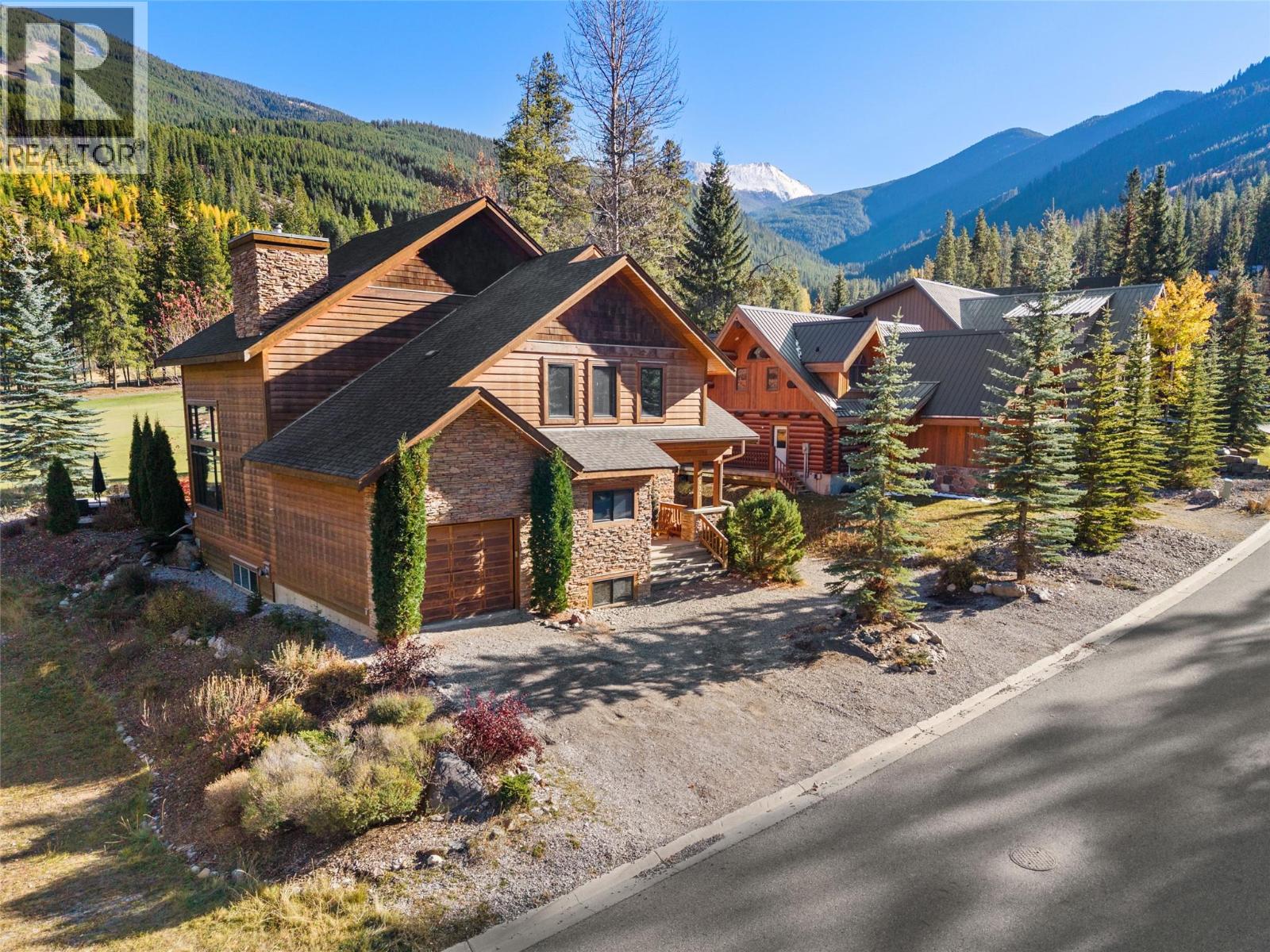 1802 GREYWOLF Drive, Panorama, British Columbia