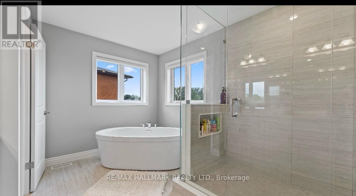 Upper Level (Main & 2nd) - 851 Robert Ferrie Drive, Kitchener, Ontario  N2R 1P2 - Photo 13 - X13714780