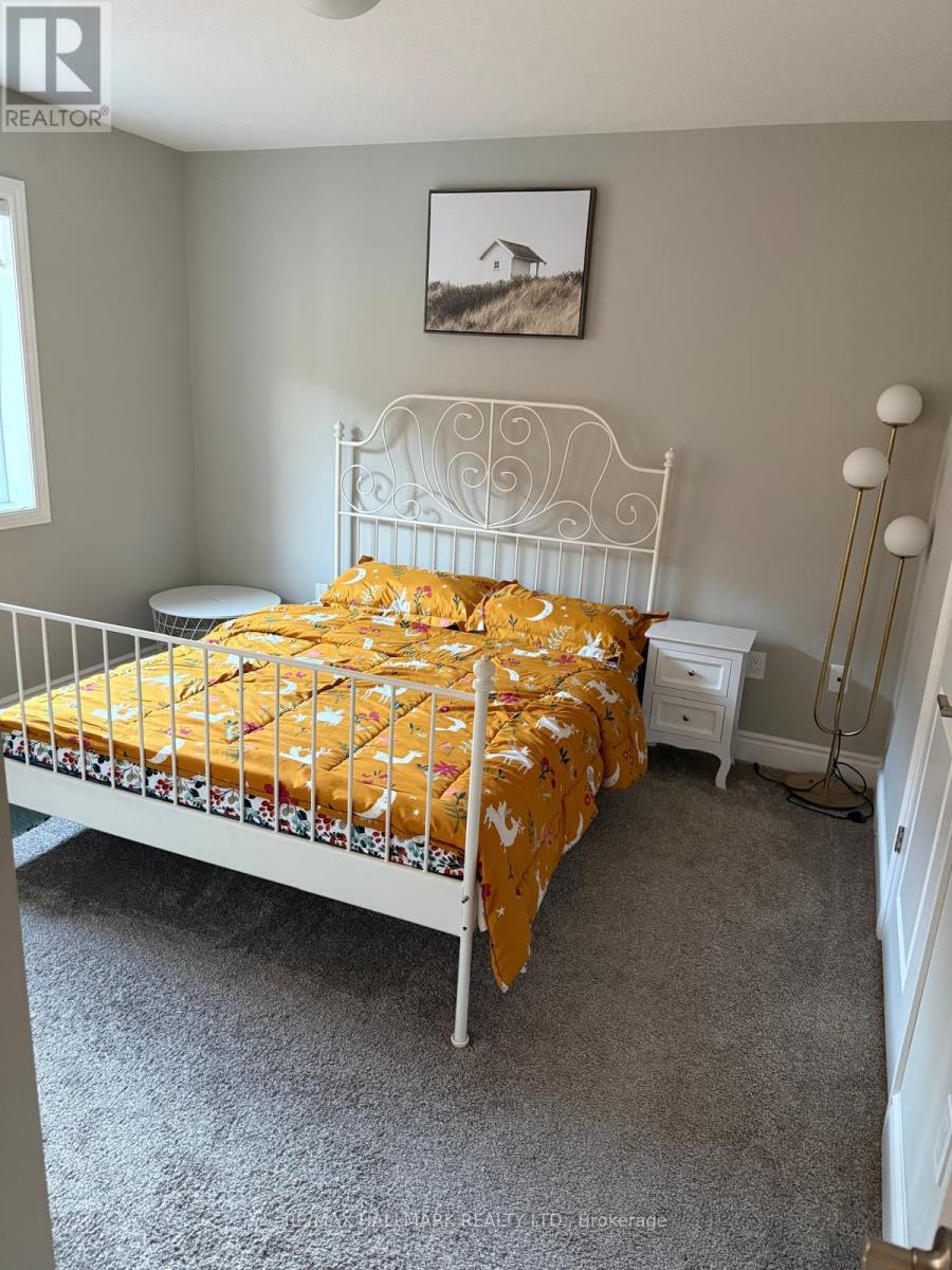 Upper Level (Main & 2nd) - 851 Robert Ferrie Drive, Kitchener, Ontario  N2R 1P2 - Photo 16 - X13714780