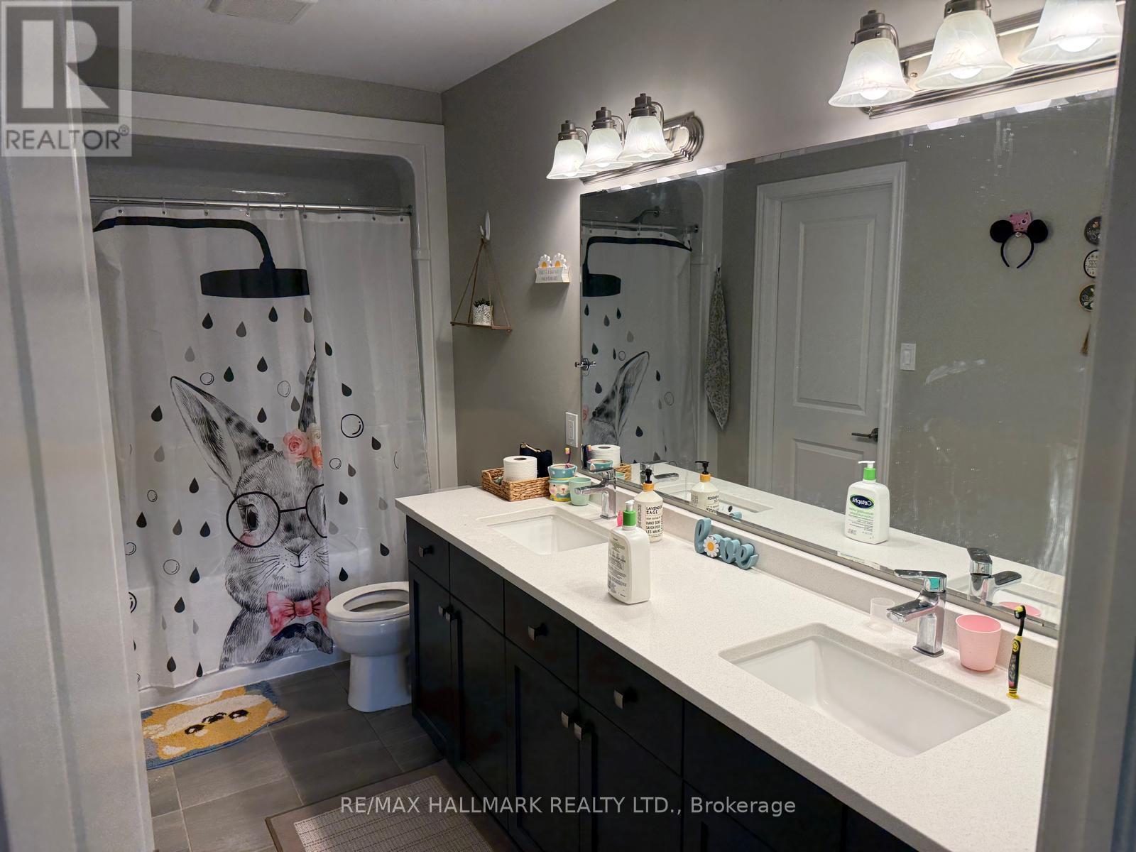 Upper Level (Main & 2nd) - 851 Robert Ferrie Drive, Kitchener, Ontario  N2R 1P2 - Photo 18 - X13714780