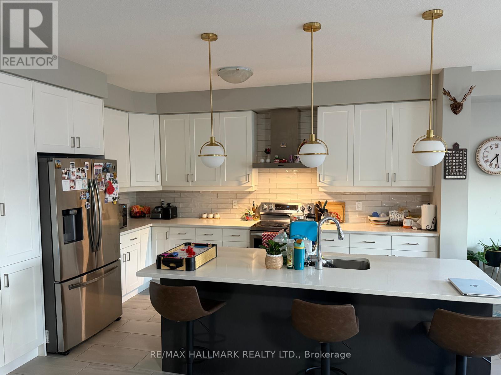 Upper Level (Main & 2nd) - 851 Robert Ferrie Drive, Kitchener, Ontario  N2R 1P2 - Photo 6 - X13714780