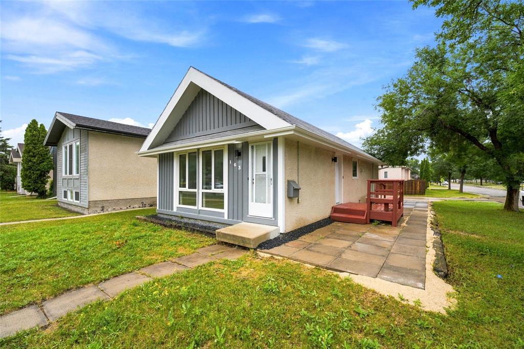 163 Ritchie Street, Winnipeg, Manitoba  R2P 2C2 - Photo 2 - 202621305