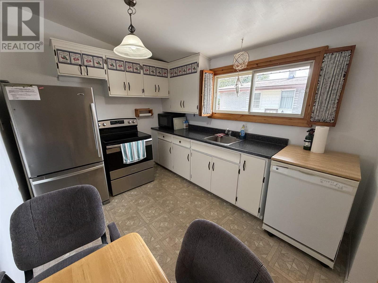 96a Axmith Ave, Elliot Lake, Ontario  P5A 1B8 - Photo 7 - SM262323