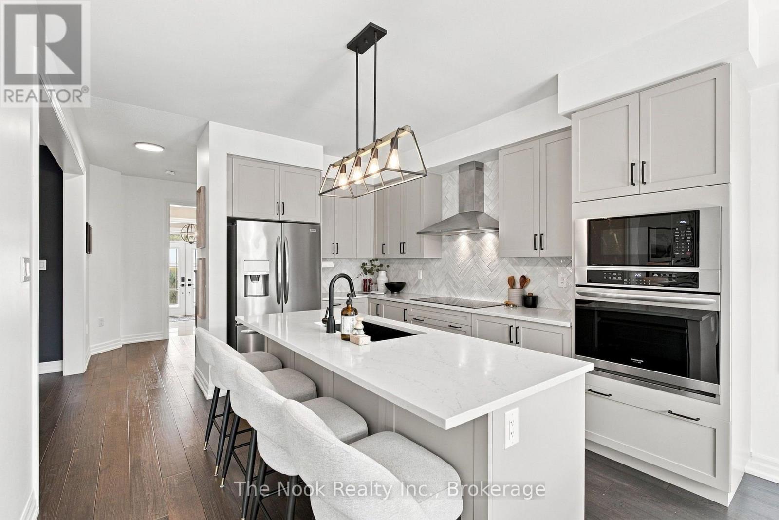 100 Woolacott Lane, Clarington, Ontario  L1C 7H1 - Photo 5 - E13714950