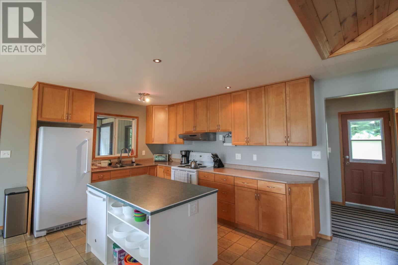 36 Poplar Bay Rd, Kenora, Ontario  P0X 1C0 - Photo 16 - TB2601493