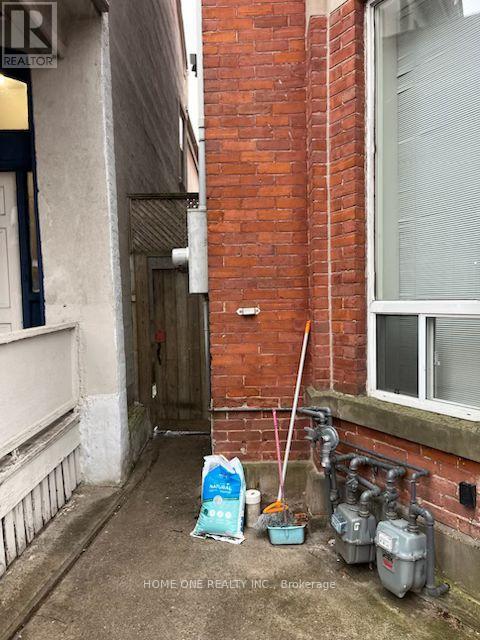 Studio - 31 D'arcy Street, Toronto, Ontario  M5T 1J8 - Photo 3 - C13714952