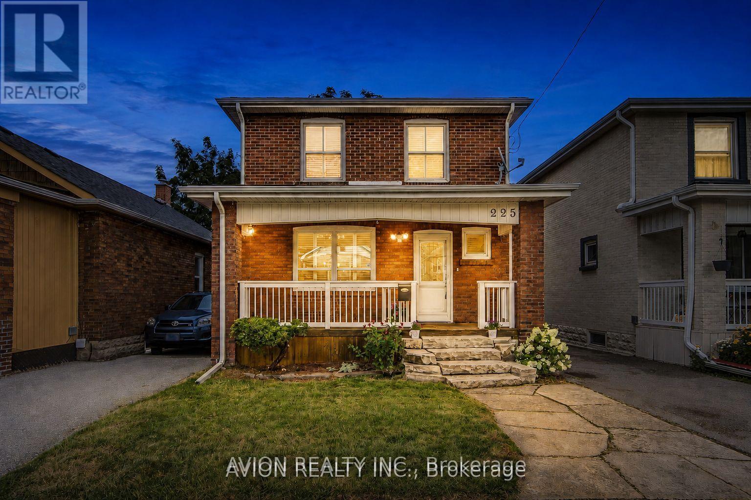 225 Clarke Street, Oshawa, Ontario  L1H 5G2 - Photo 1 - E13714896