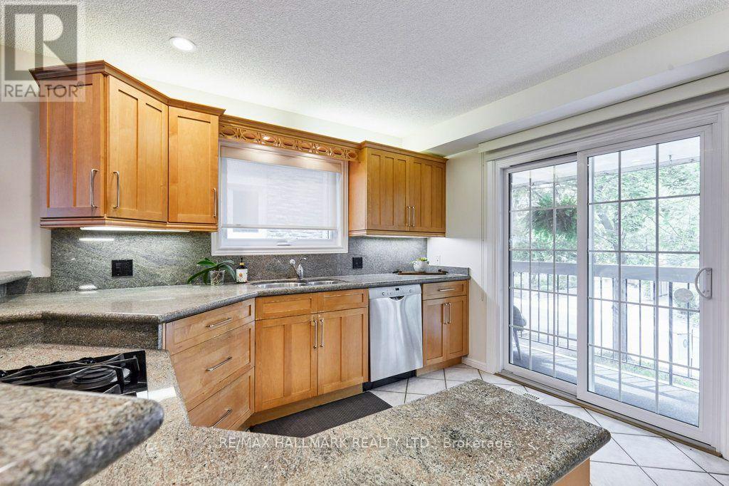 20 Pine Avenue, Toronto, Ontario  M4E 1L8 - Photo 5 - E13715030