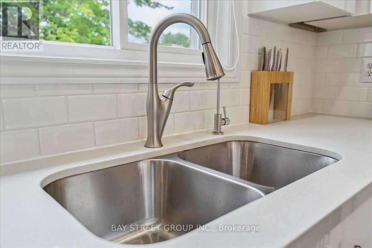 62 Summerset Drive, Barrie (Ardagh), Ontario  L4N 6G5 - Photo 15 - S13714944