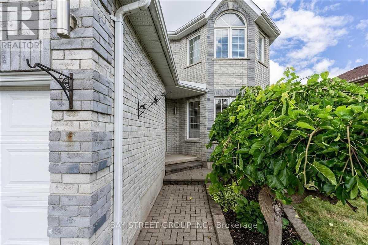 62 Summerset Drive, Barrie (Ardagh), Ontario  L4N 6G5 - Photo 3 - S13714944