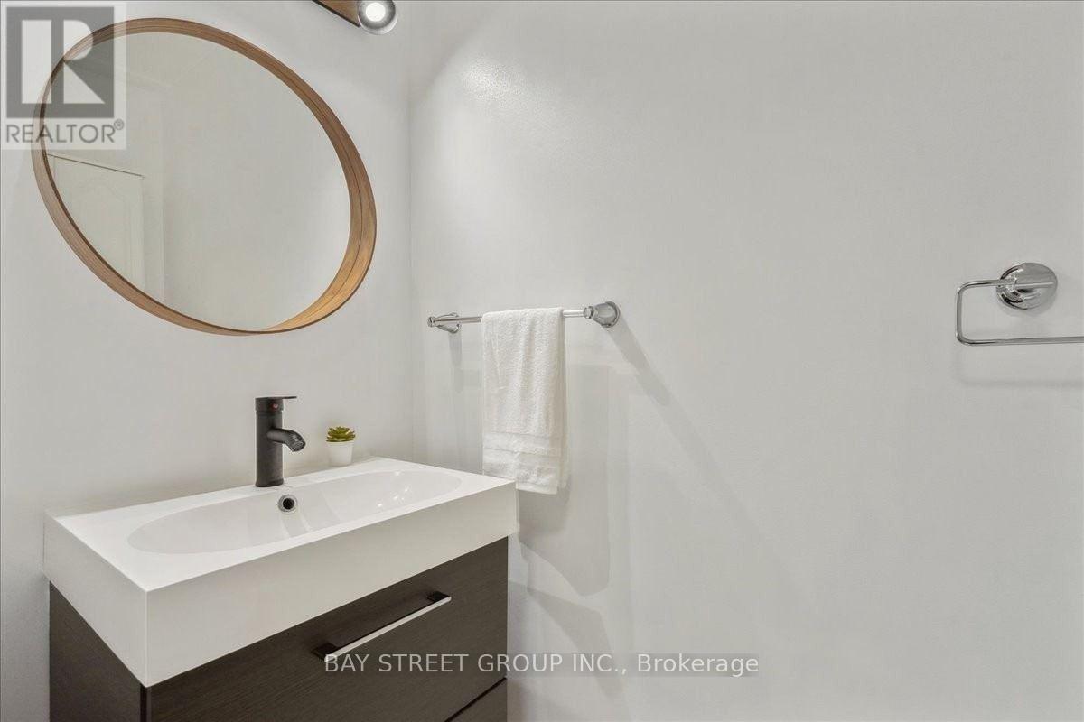62 Summerset Drive, Barrie (Ardagh), Ontario  L4N 6G5 - Photo 7 - S13714944