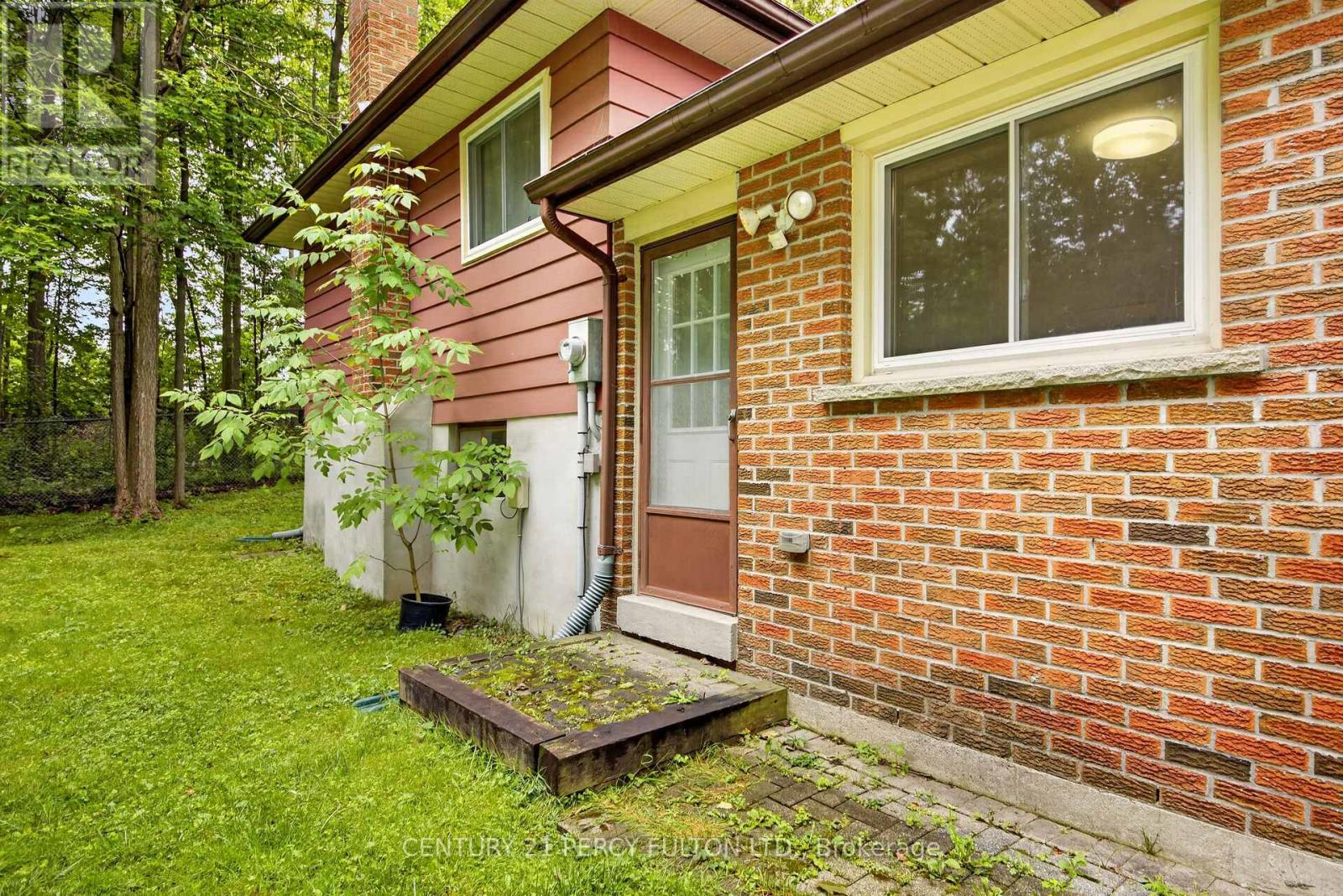 11 Aldergrove Circle, Barrie, Ontario  L4M 4W6 - Photo 4 - S13715004