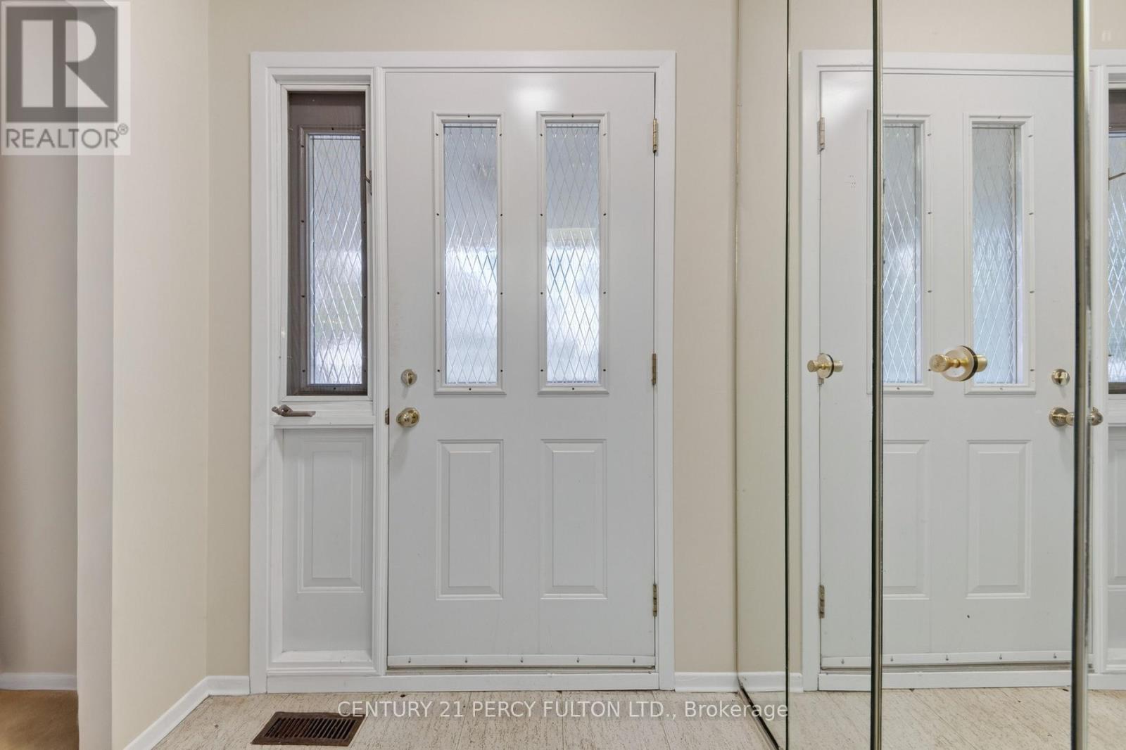 11 Aldergrove Circle, Barrie, Ontario  L4M 4W6 - Photo 6 - S13715004