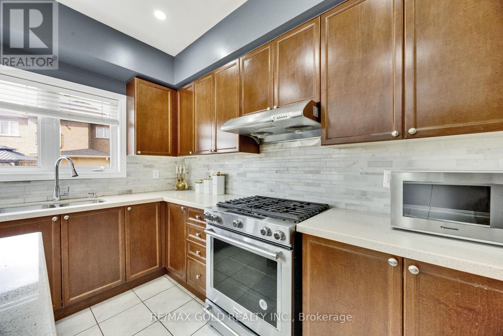 26 Mount Royal Circle, Brampton, Ontario  L6P 1Y7 - Photo 16 - W13714888
