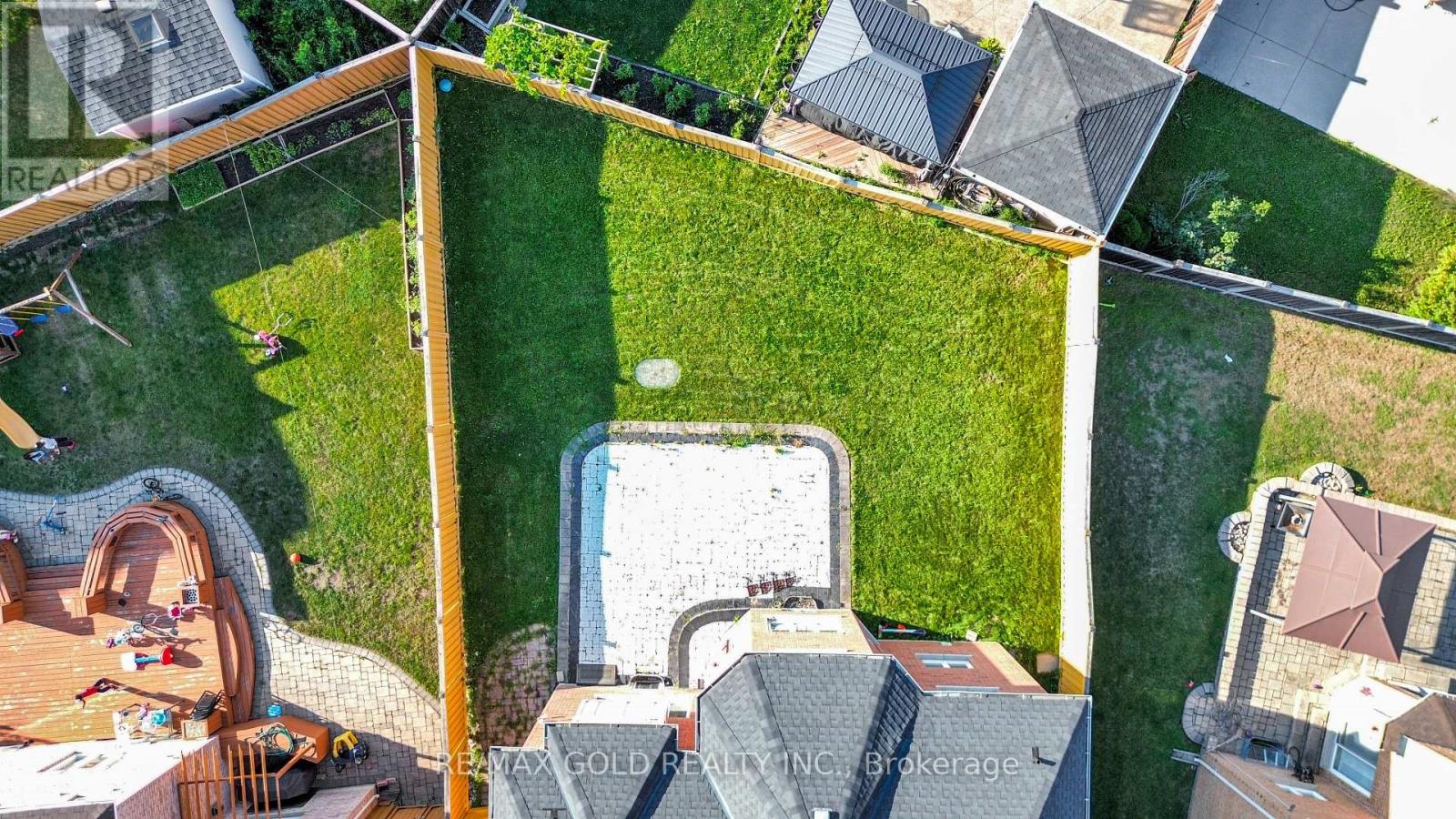 26 Mount Royal Circle, Brampton, Ontario  L6P 1Y7 - Photo 49 - W13714888
