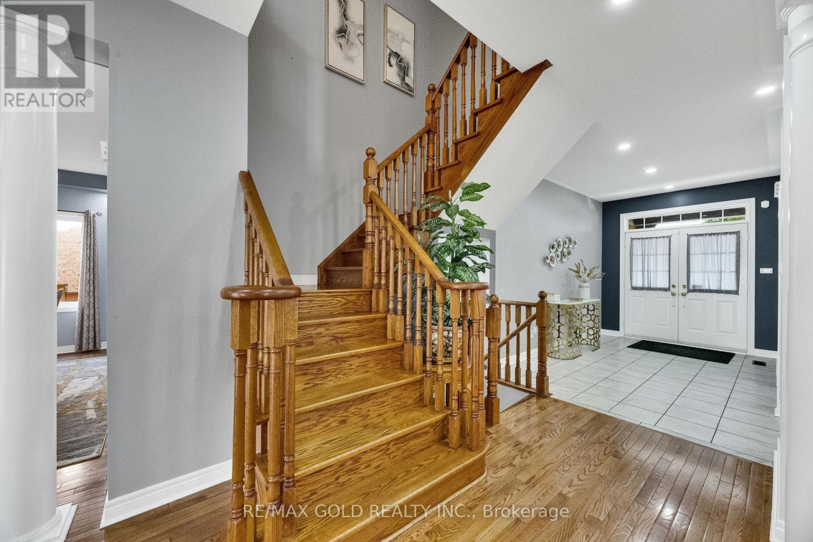26 Mount Royal Circle, Brampton, Ontario  L6P 1Y7 - Photo 6 - W13714888