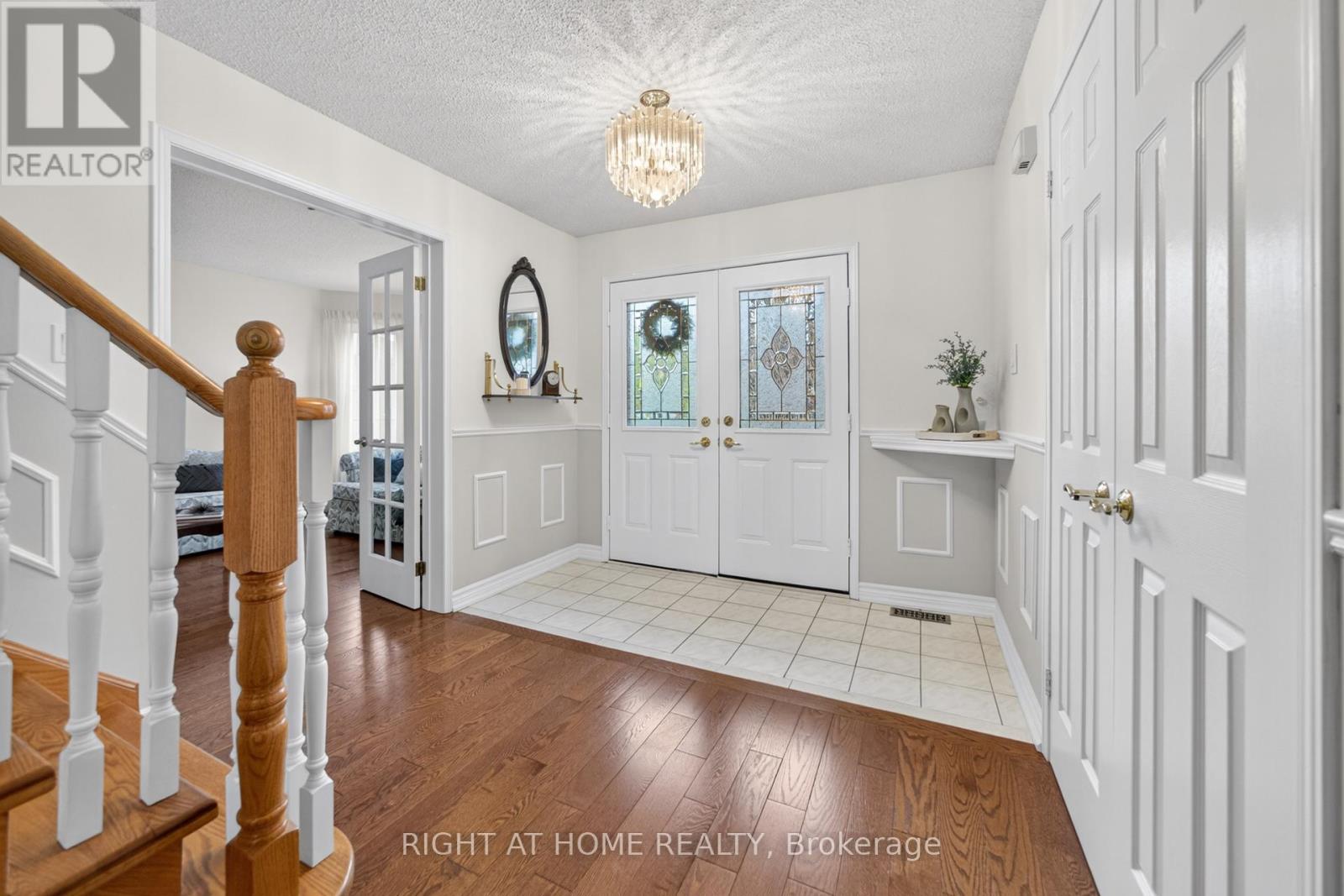 17 Eaton Street, Halton Hills, Ontario  L7G 5L4 - Photo 12 - W13715036