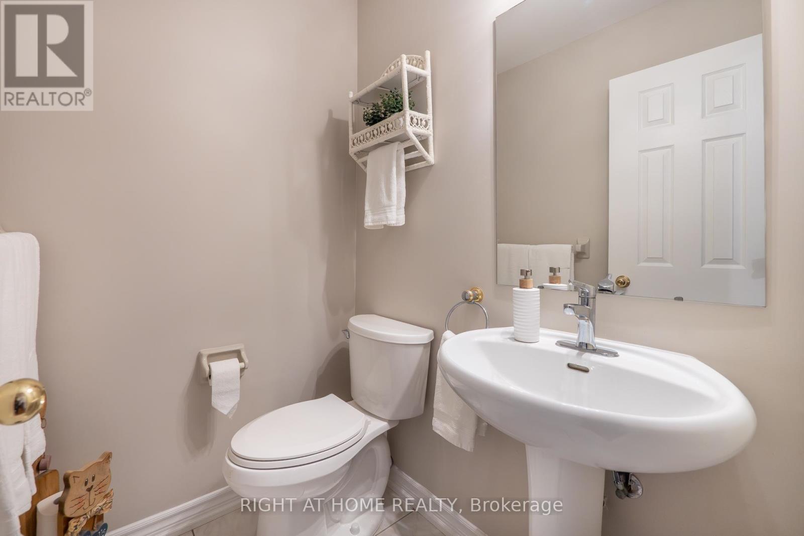 17 Eaton Street, Halton Hills, Ontario  L7G 5L4 - Photo 15 - W13715036