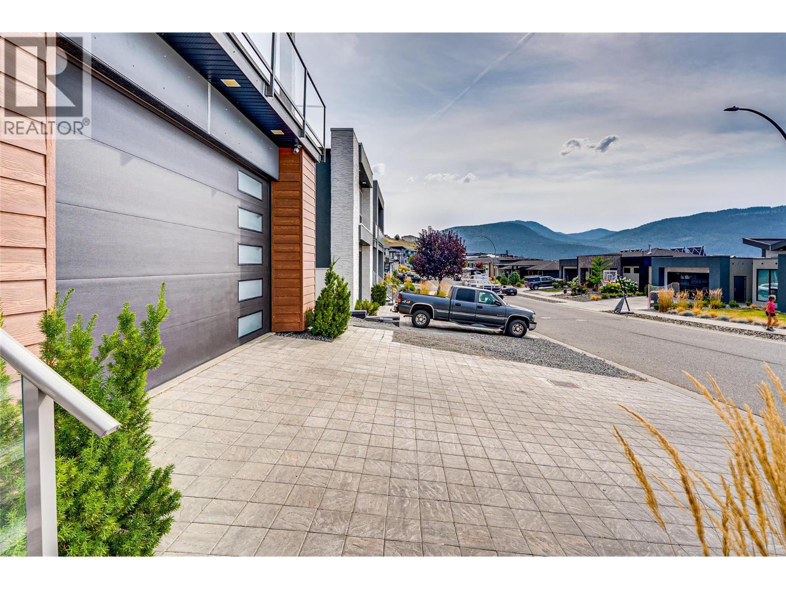 7180 Apex Drive, Vernon, British Columbia  V1B 4E4 - Photo 3 - 10397809