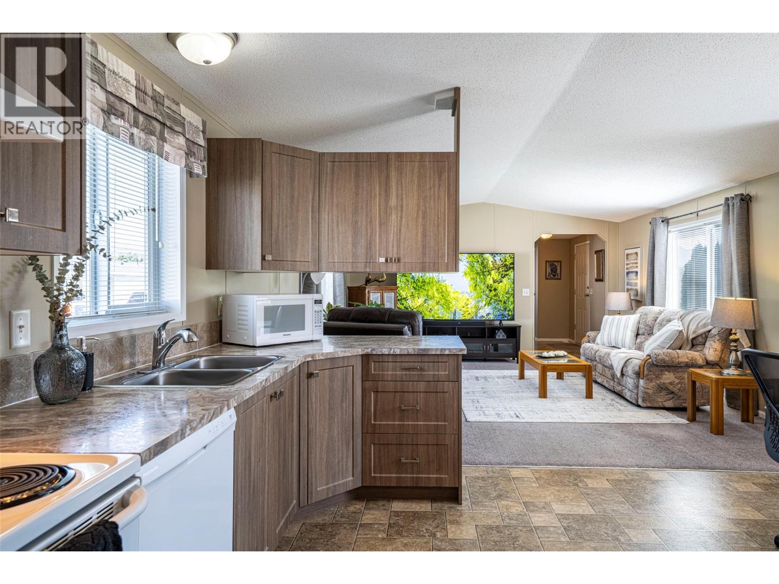 12560 Westside Road Unit# 74, Vernon, British Columbia  V1H 1S9 - Photo 5 - 10398445