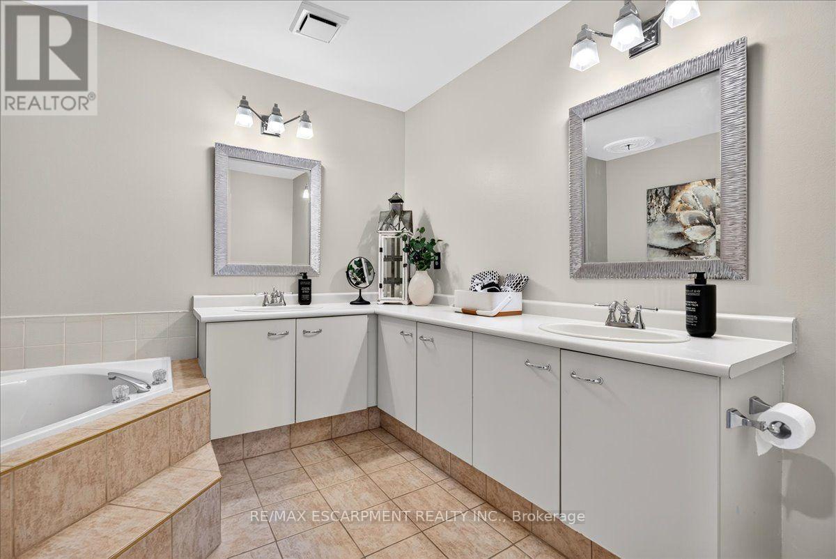 52 Sunvale Place, Hamilton, Ontario  L8E 4Z7 - Photo 23 - X13714880