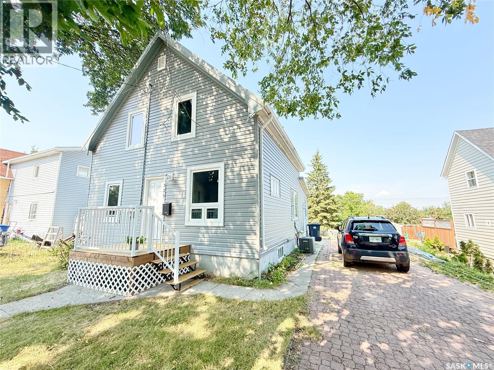 325 3rd AVENUE S, weyburn, Saskatchewan