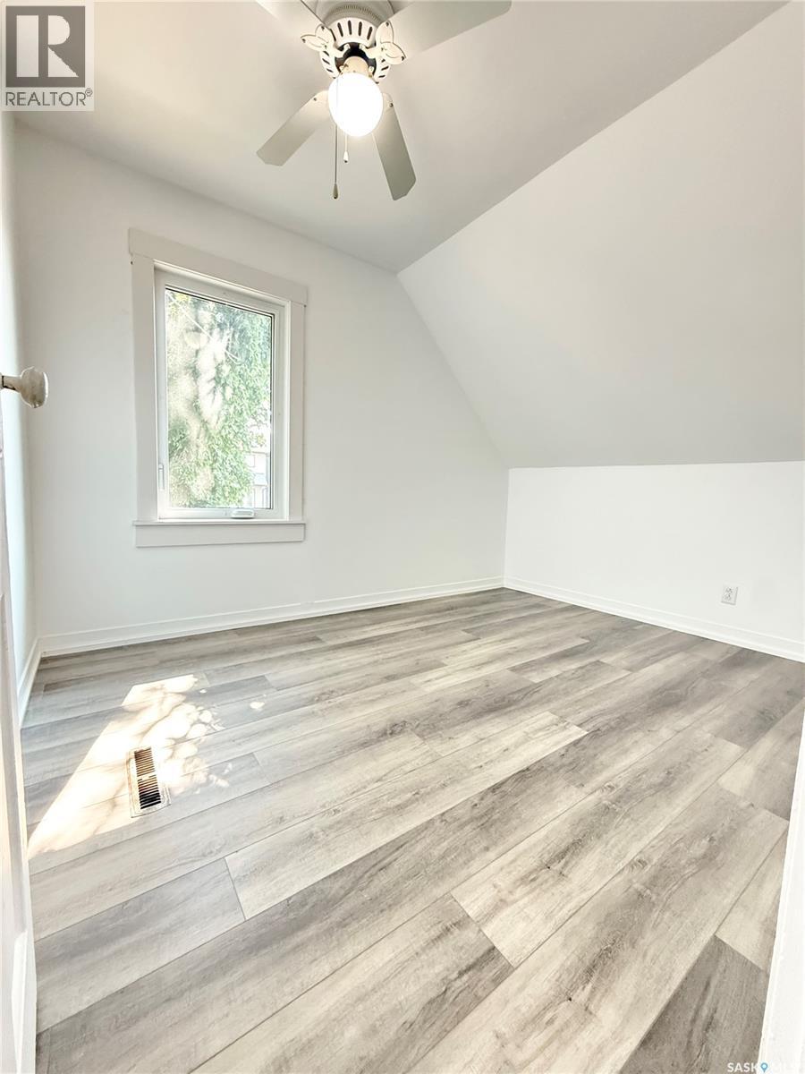 325 3rd Avenue S, Weyburn, Saskatchewan  S4H 1X5 - Photo 16 - SK046724