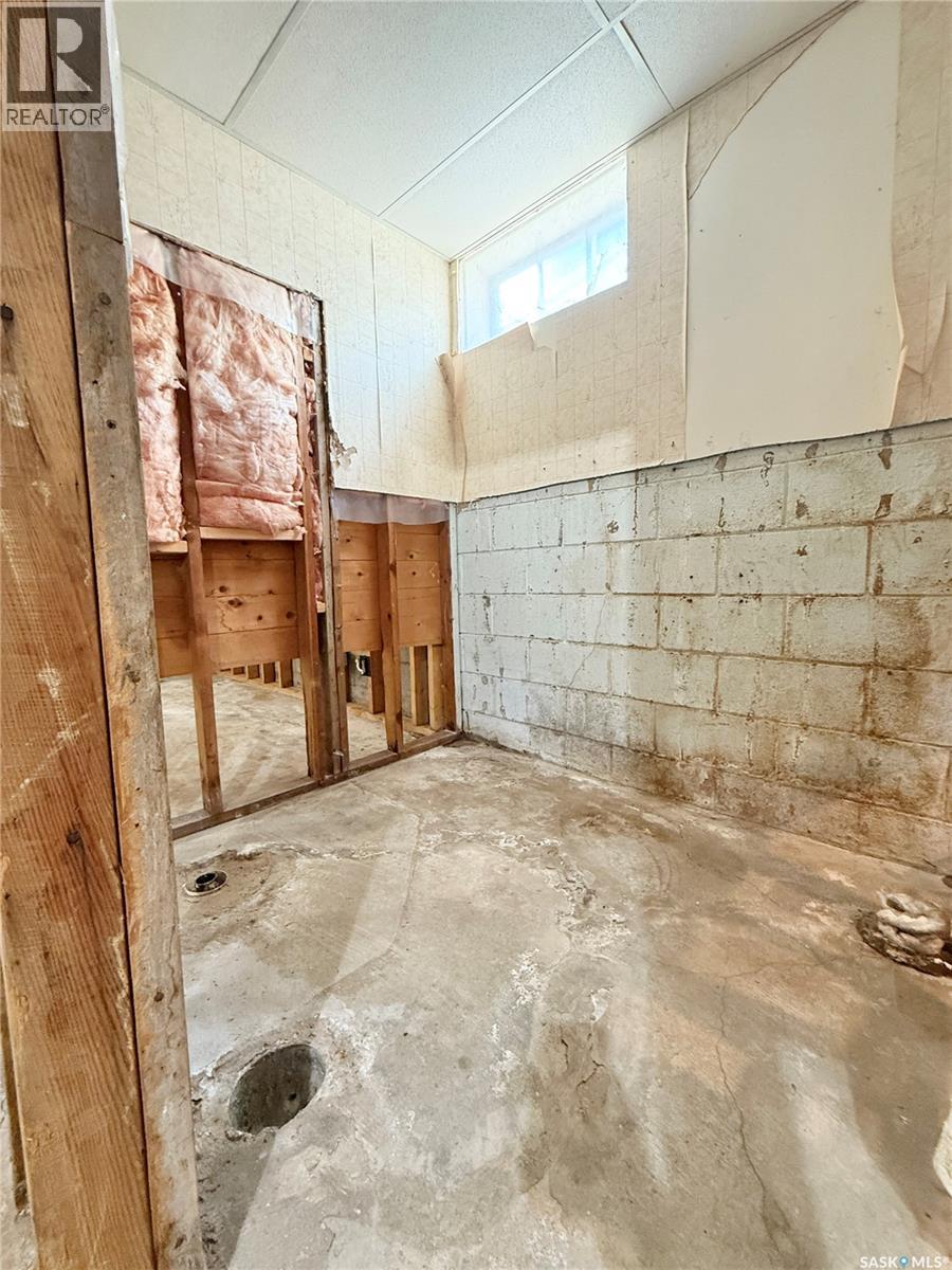 325 3rd Avenue S, Weyburn, Saskatchewan  S4H 1X5 - Photo 20 - SK046724
